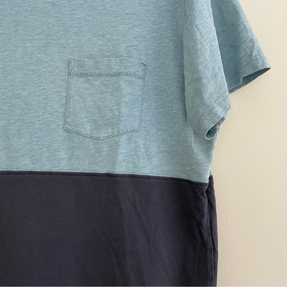 Blue Colorblock Short Sleeve Tee with Pocket - Picture 2 of 3
